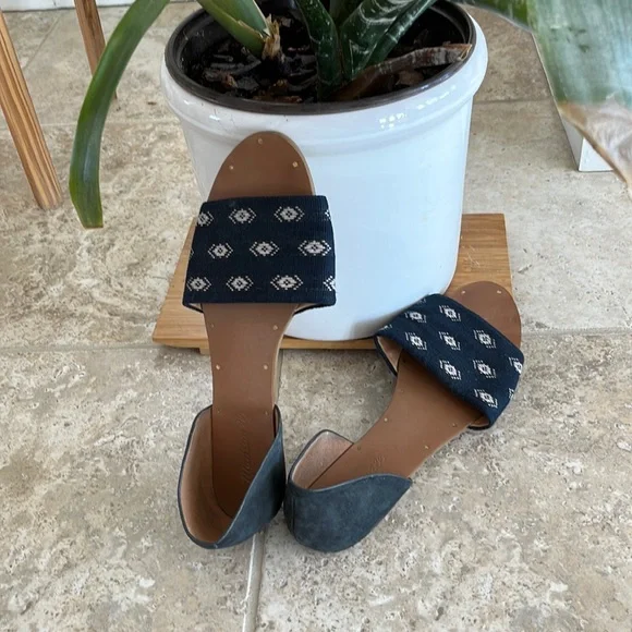 Madewell Flat Sandals - Picture 1 of 5